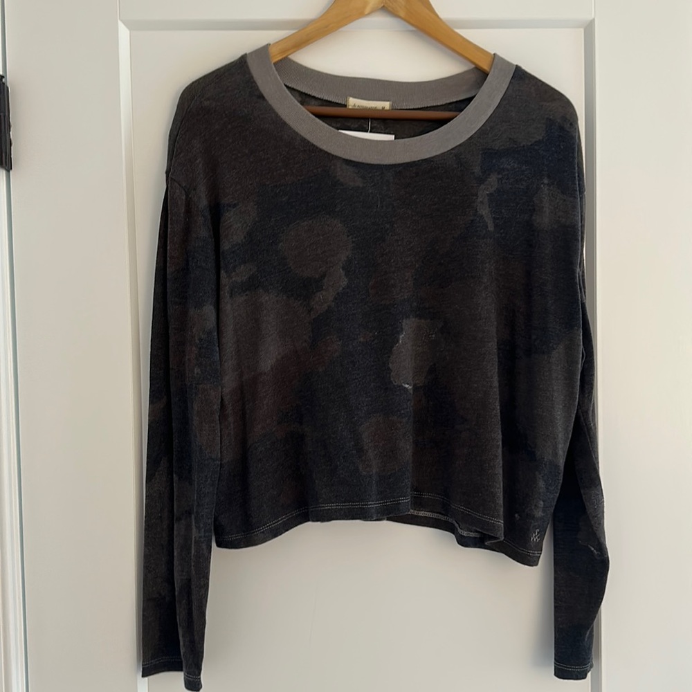 NWT Alternative Camo crop long sleeve top size Medium